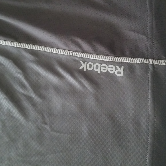 New Reebok Performance T-Shirt - Picture 9 of 11